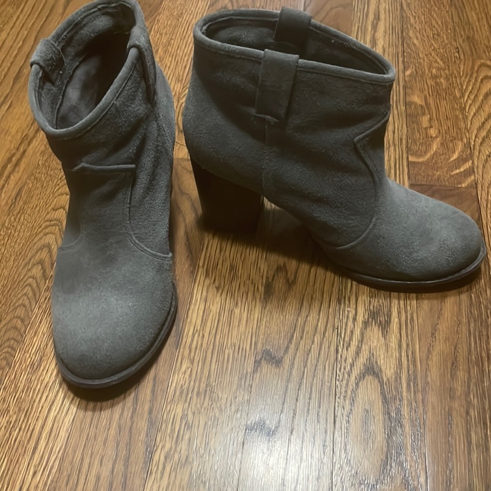 Splendid gray booties